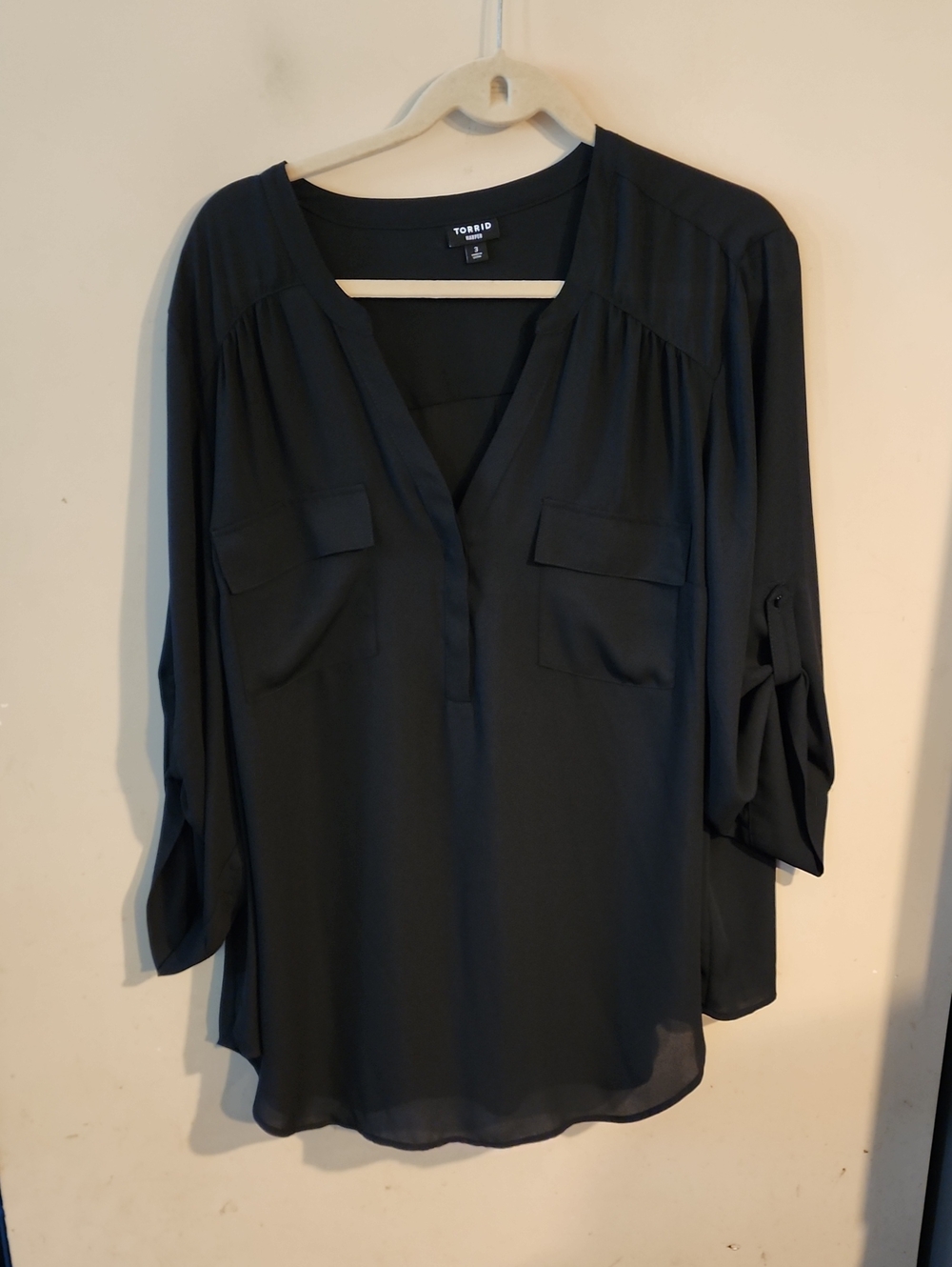 torrid  Harper Black V-Neck Pullover Blouse with Tab Sleeves